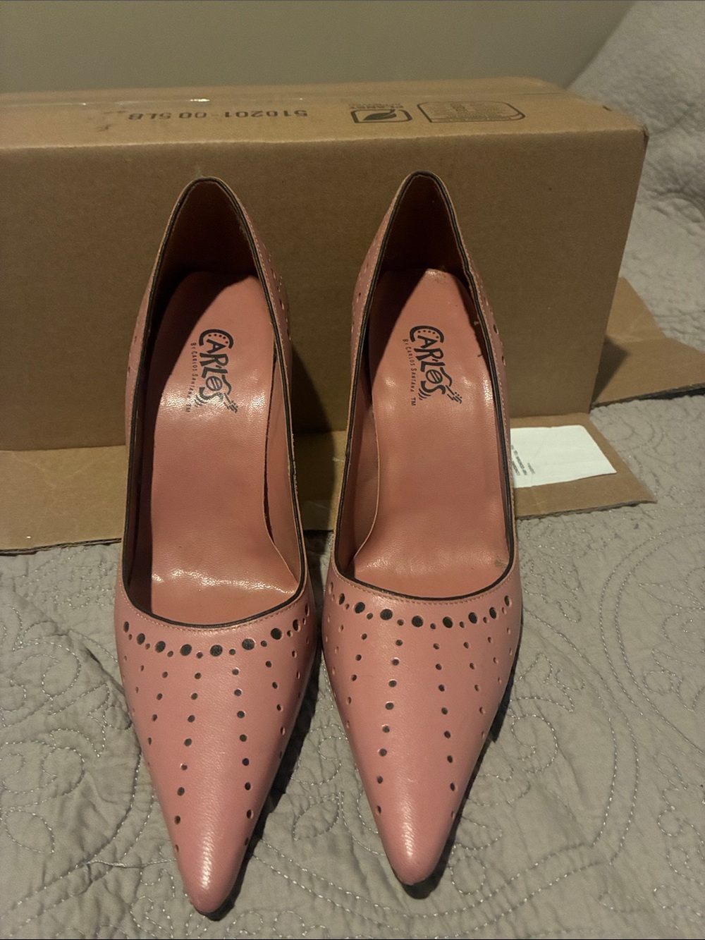 Carlos Santana Pink Pointed Toe Perforated Pumps - Picture 2 of 6